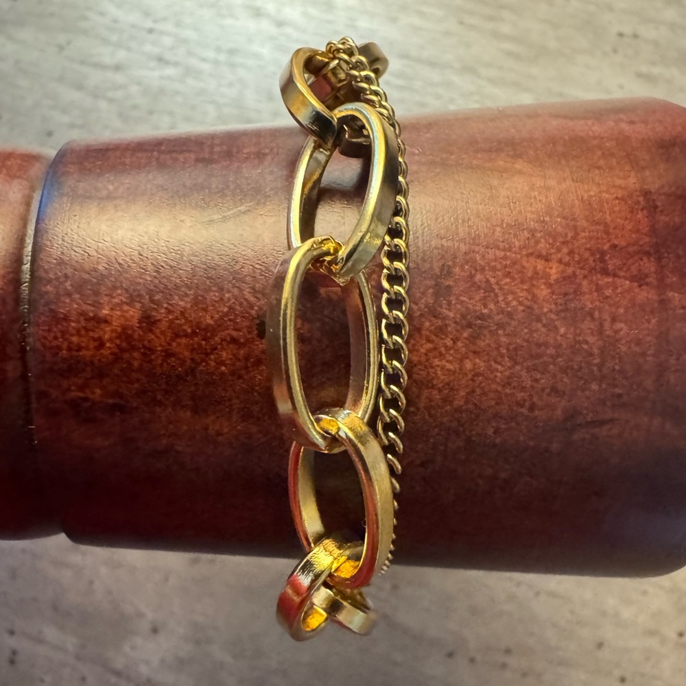 Elegant Gold Chain Bracelet